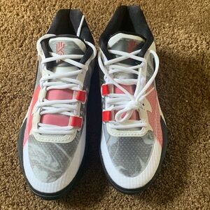 NEW NIKE Kyrie 8 Sneakers Men Size 12